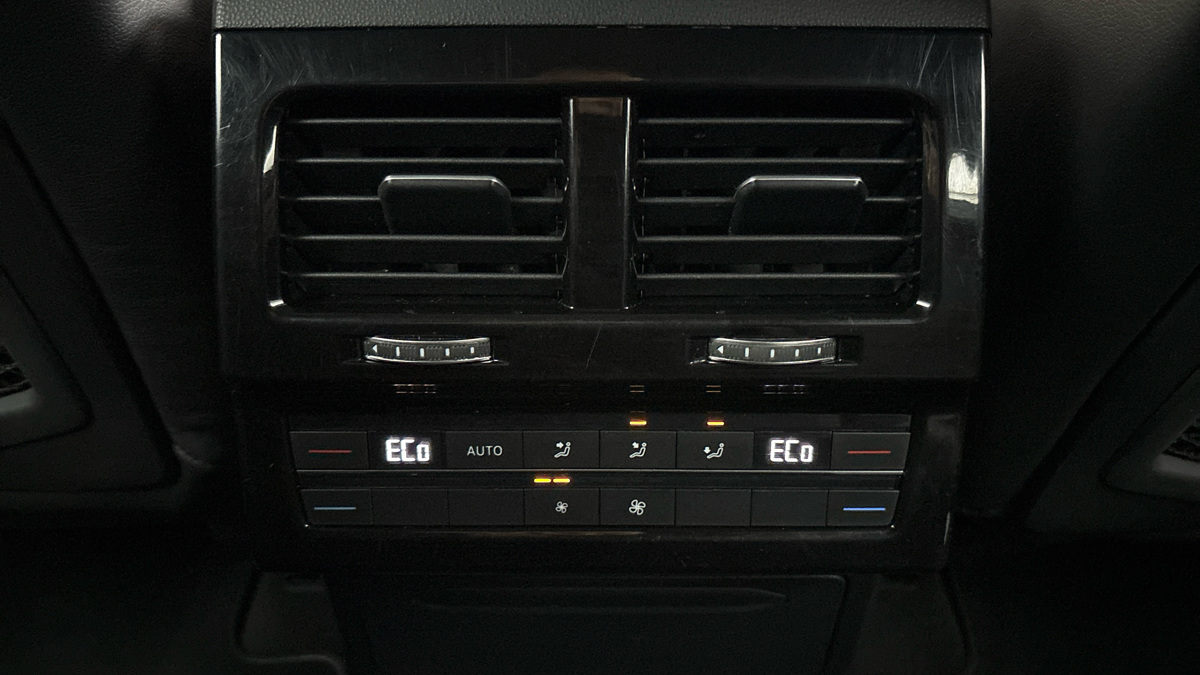 Volkswagen Touareg - 23