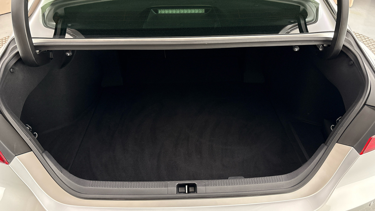 Toyota Camry - 17