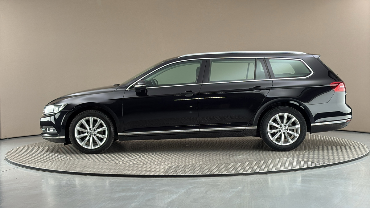 Volkswagen Passat - 4