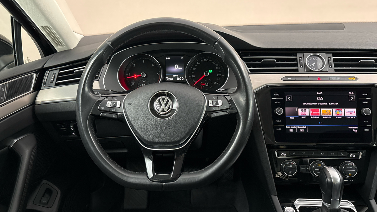 Volkswagen Passat - 9