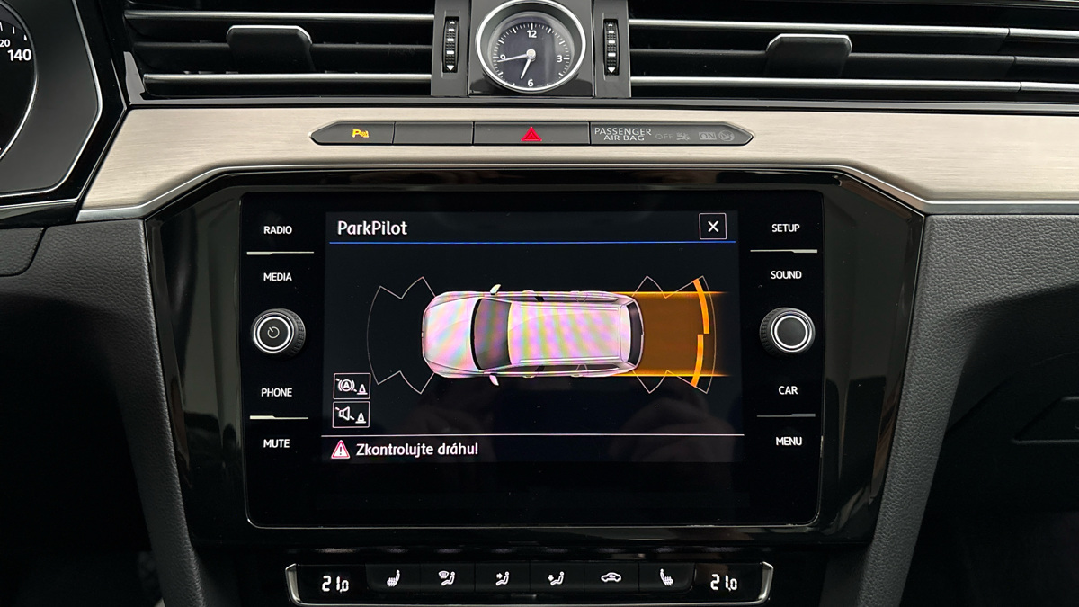 Volkswagen Passat - 12