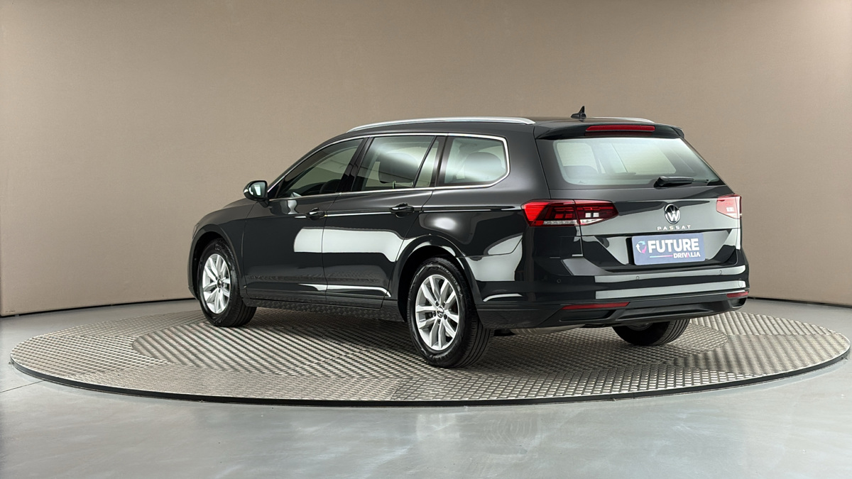 Volkswagen Passat - 2