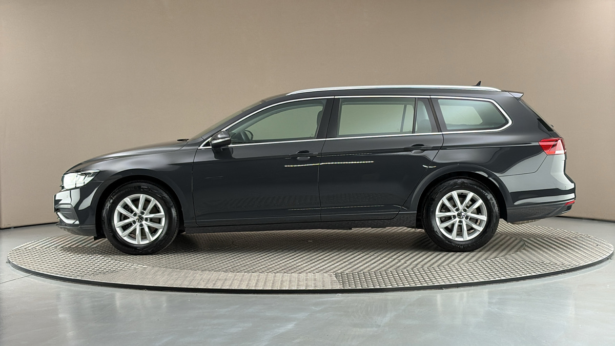 Volkswagen Passat - 4