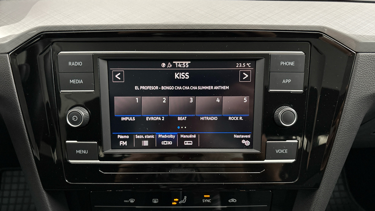 Volkswagen Passat - 11