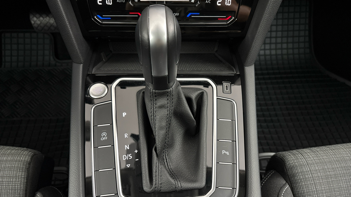 Volkswagen Passat - 25