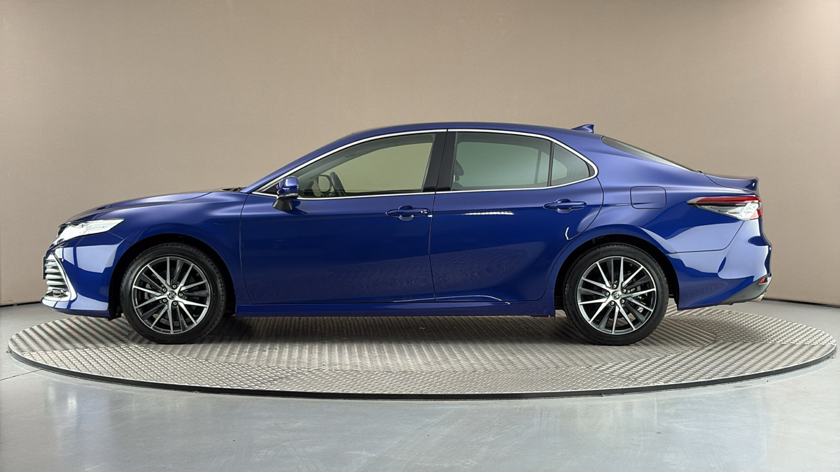 Toyota Camry - 4