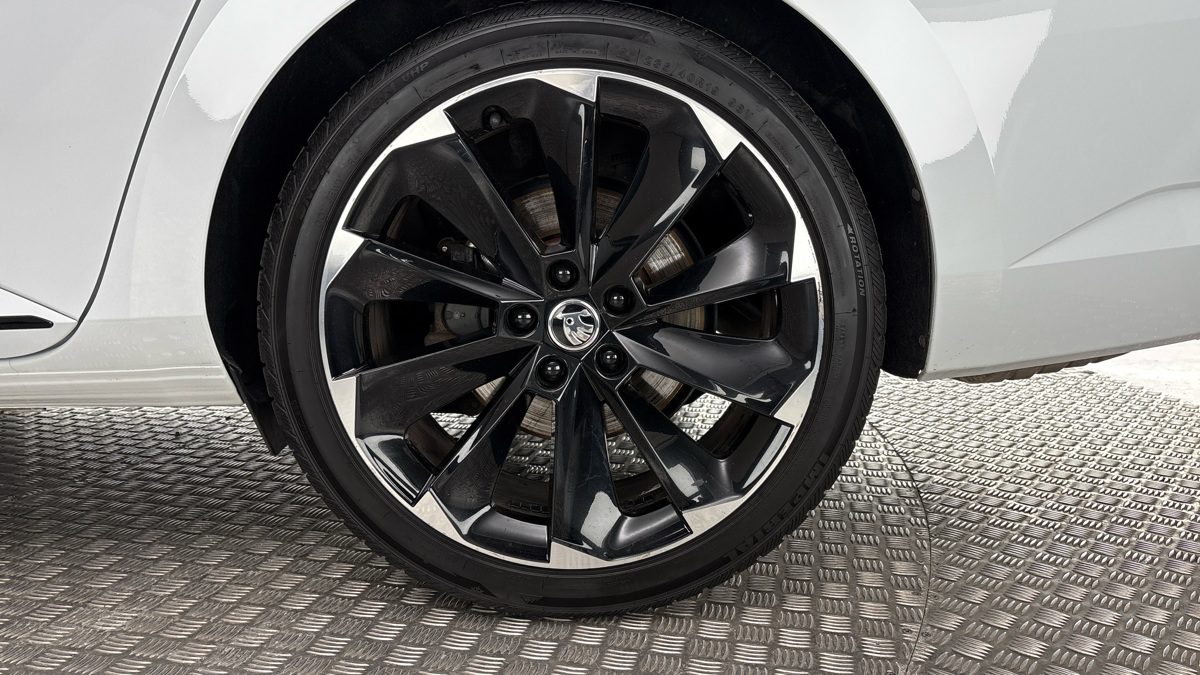 Škoda Superb - 19