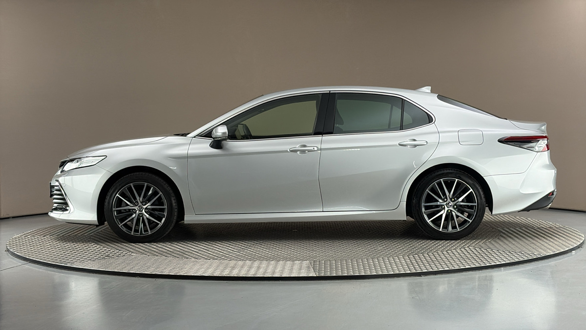 Toyota Camry - 4