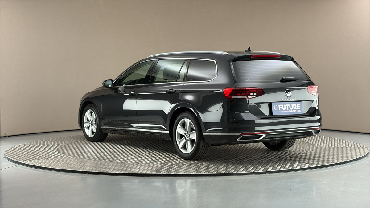 Volkswagen Passat - 2
