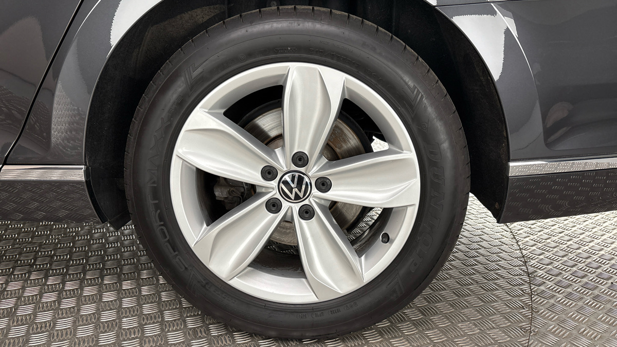 Volkswagen Passat - 19
