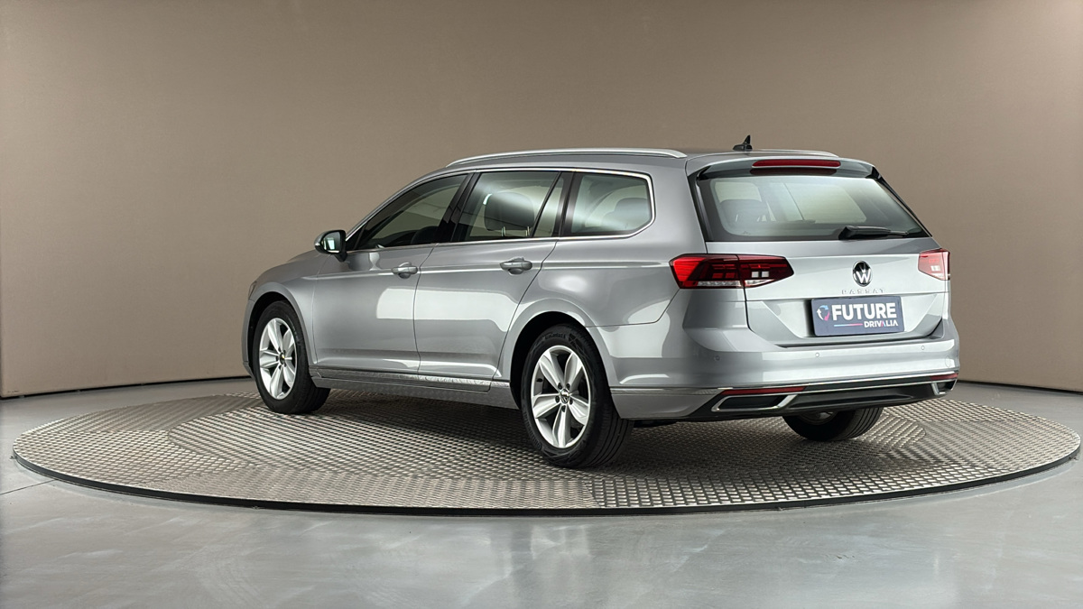 Volkswagen Passat - 2