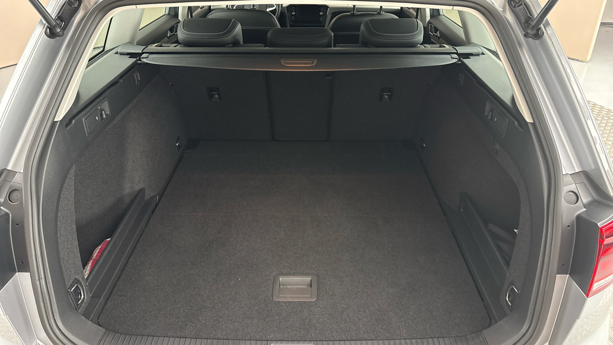Volkswagen Passat - 17