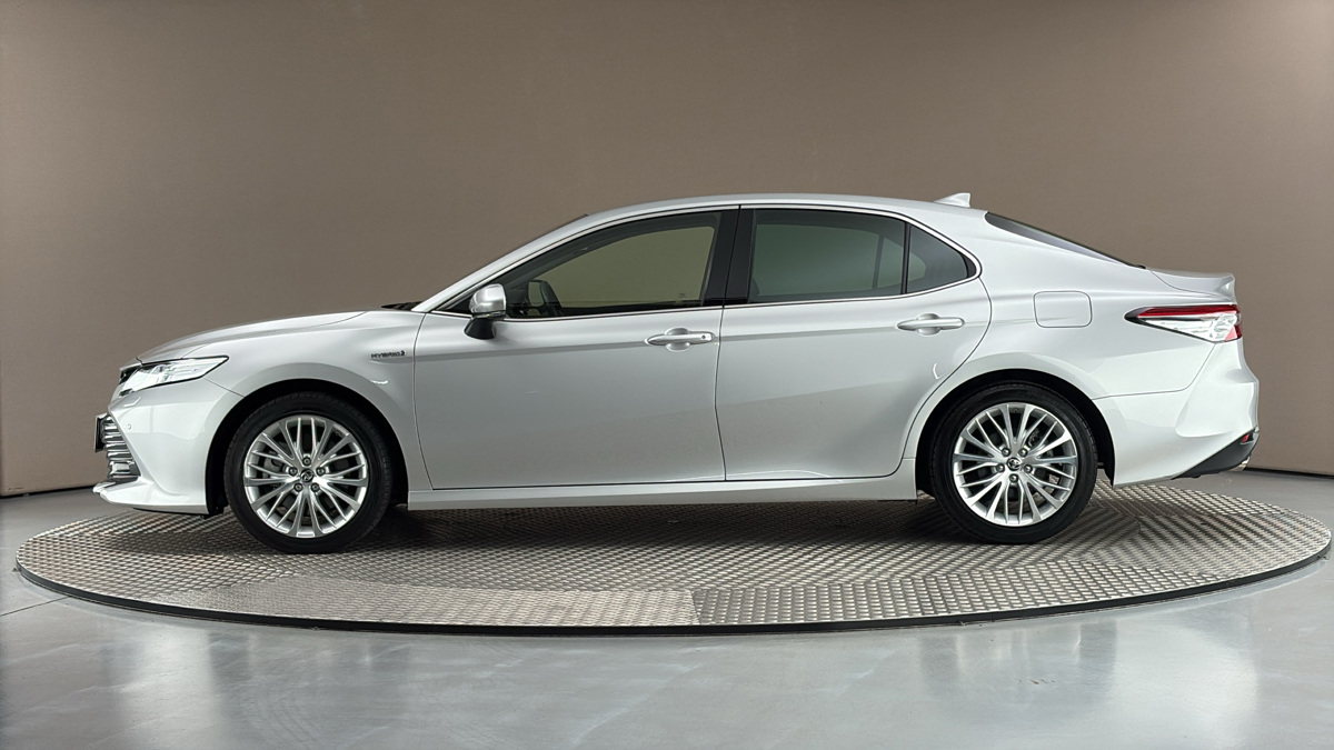 Toyota Camry - 4