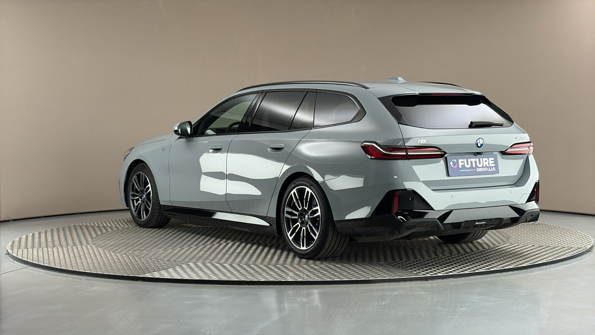 BMW i5 - 2
