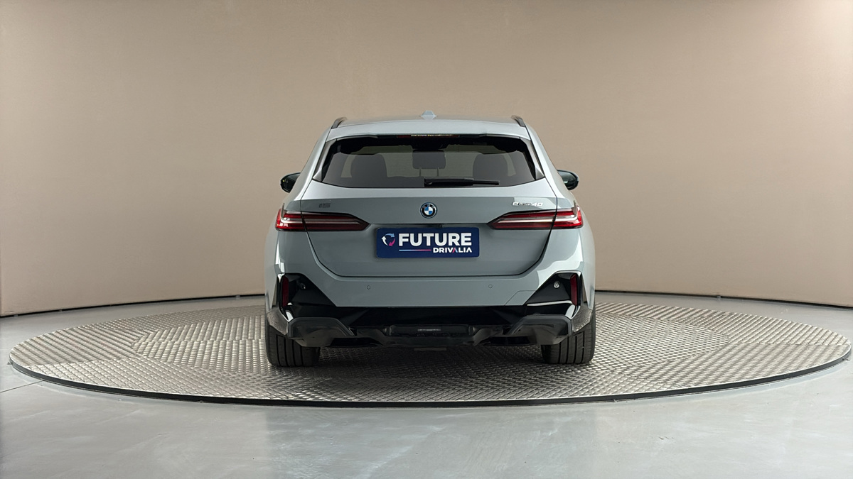 BMW i5 - 5