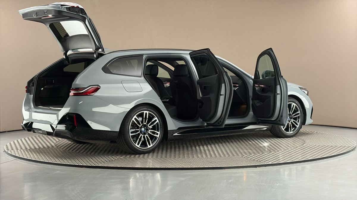 BMW i5 - 6