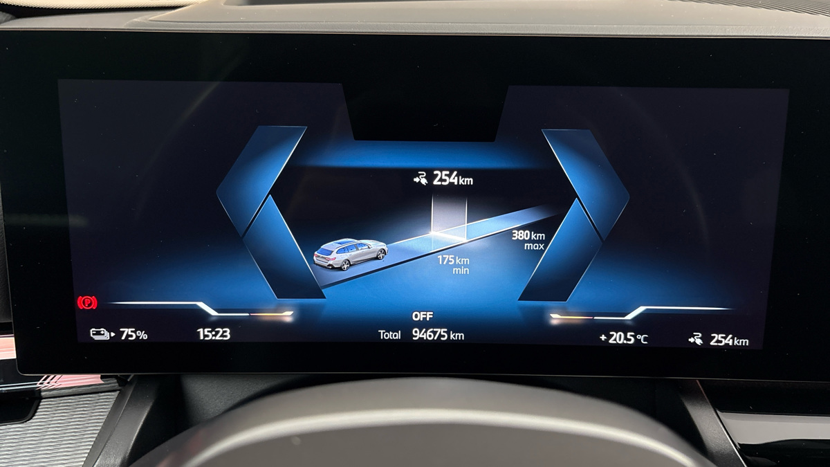 BMW i5 - 10