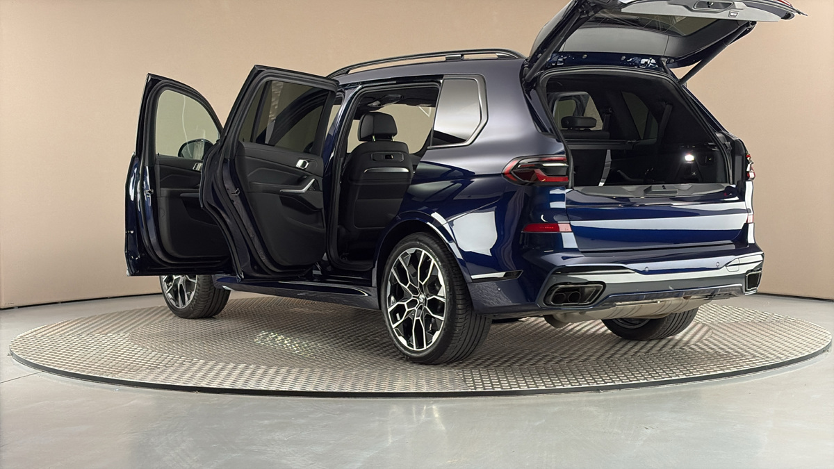 BMW X7 - 7