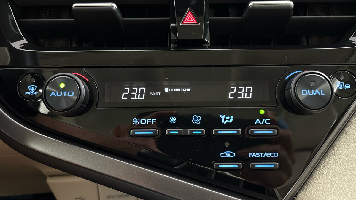 Toyota Camry - 13