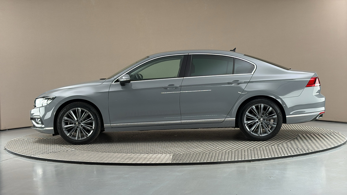 Volkswagen Passat - 4