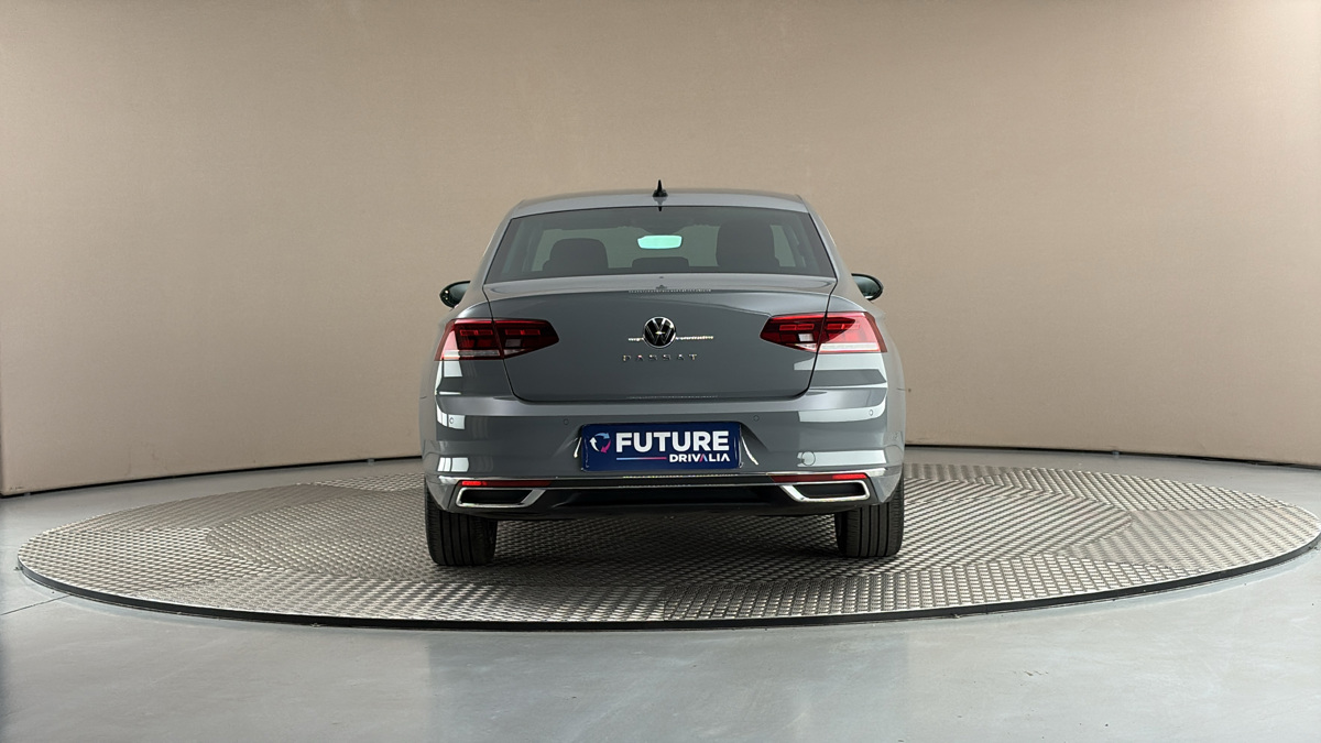 Volkswagen Passat - 5