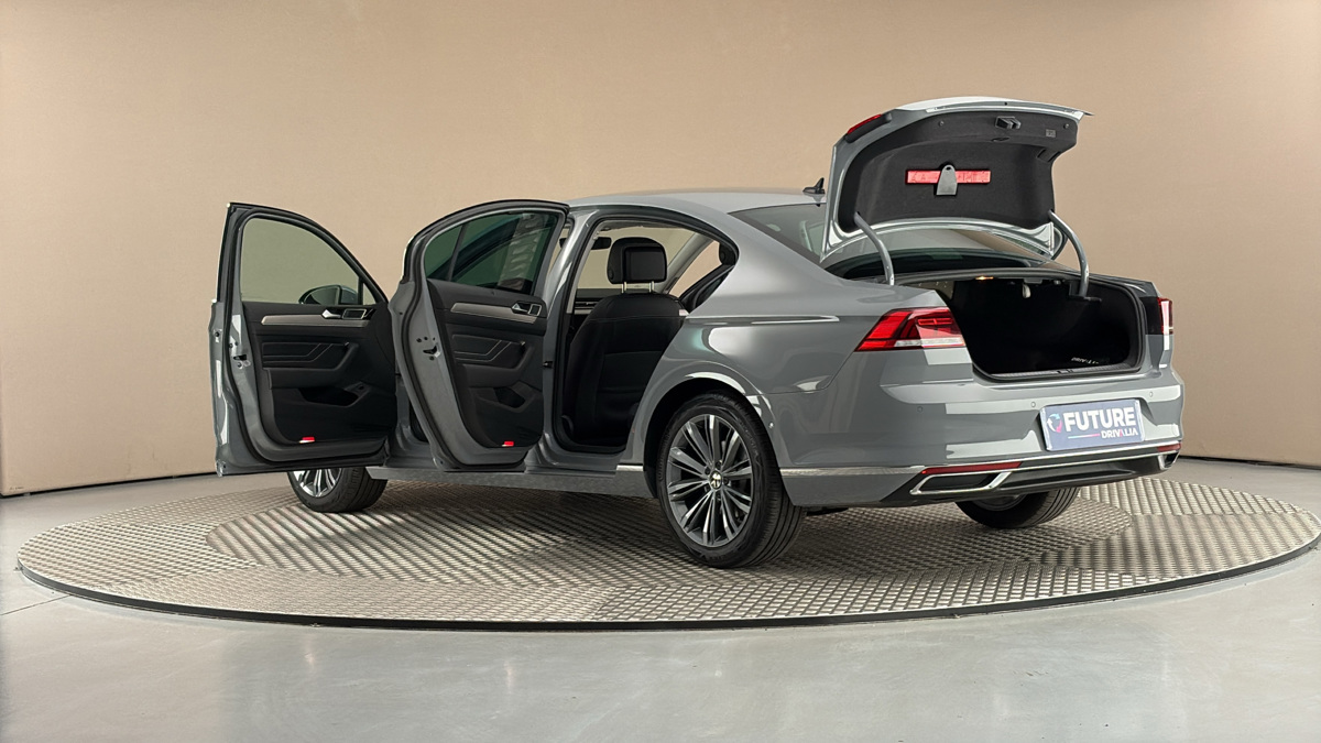 Volkswagen Passat - 7