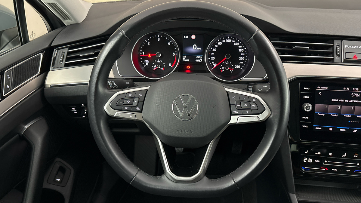 Volkswagen Passat - 9