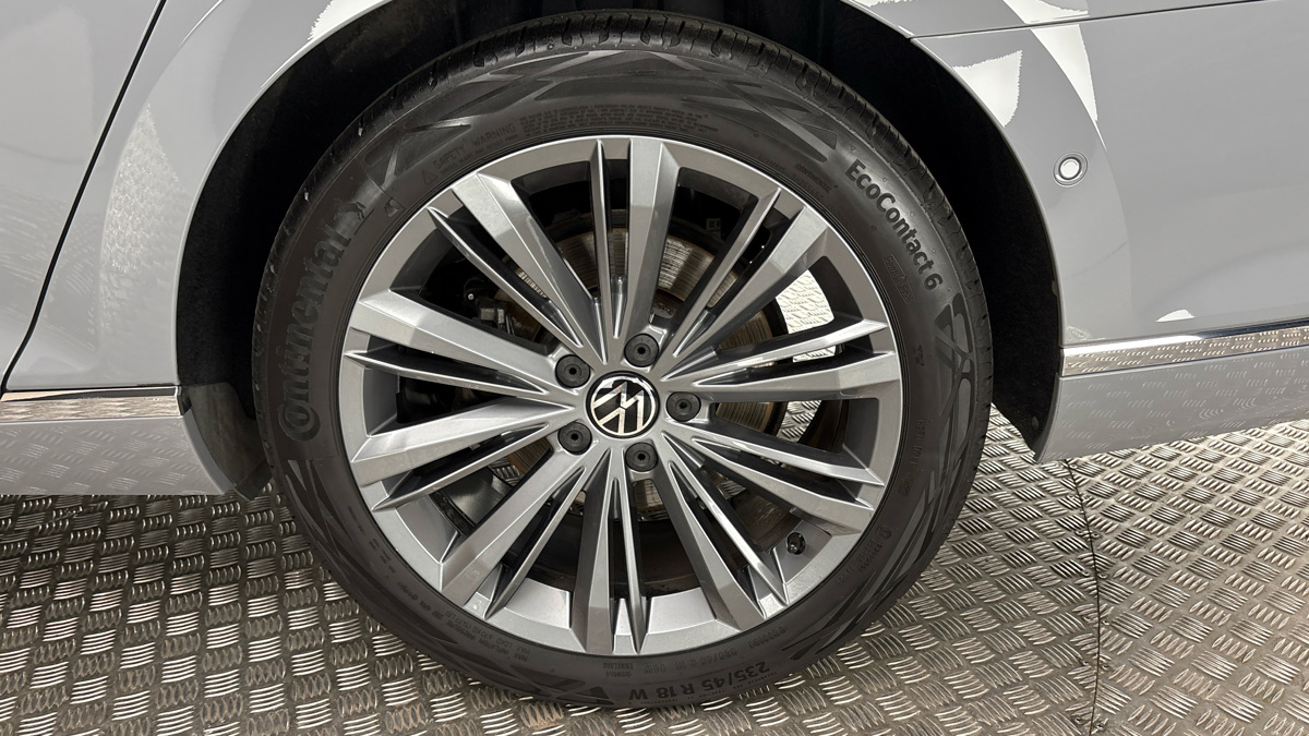 Volkswagen Passat - 19