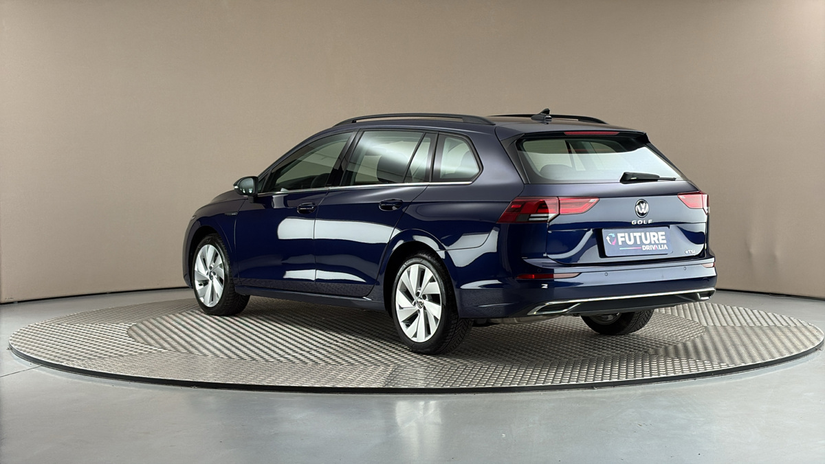 Volkswagen Golf - 2