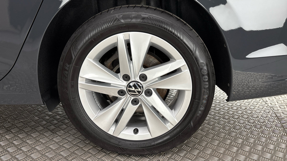 Volkswagen Golf - 19