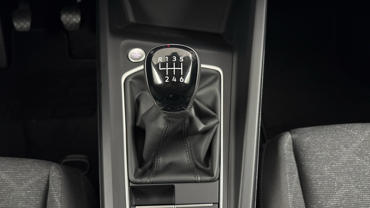 Volkswagen Golf - 22