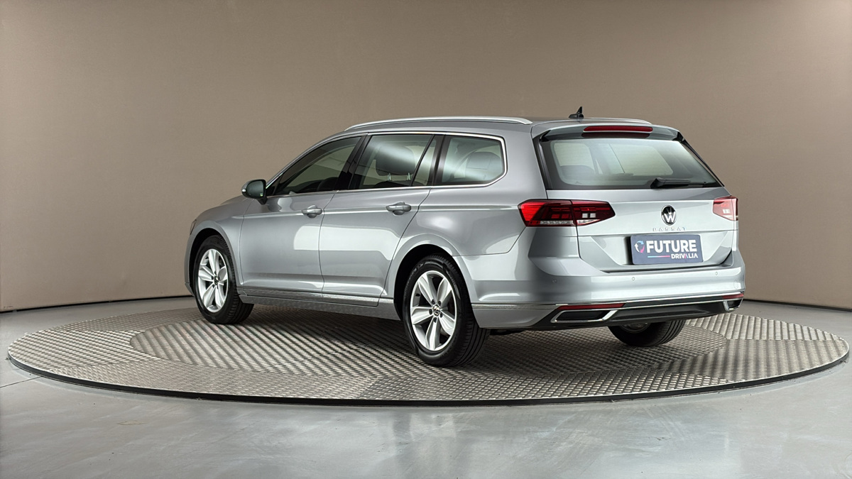 Volkswagen Passat - 2
