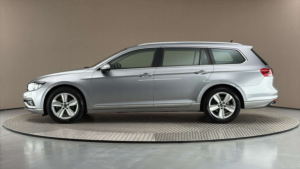 Volkswagen Passat - 4