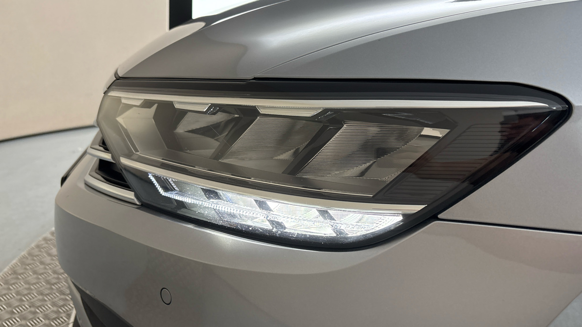 Volkswagen Passat - 18