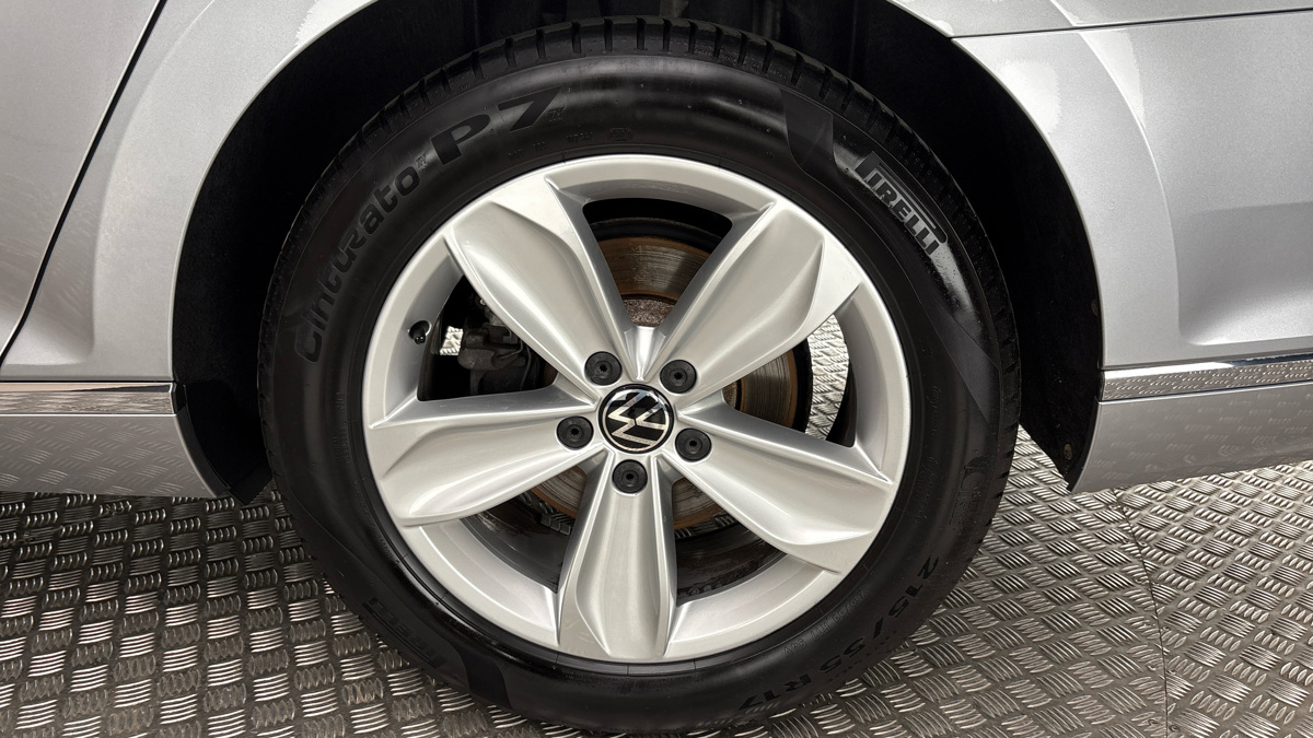 Volkswagen Passat - 19