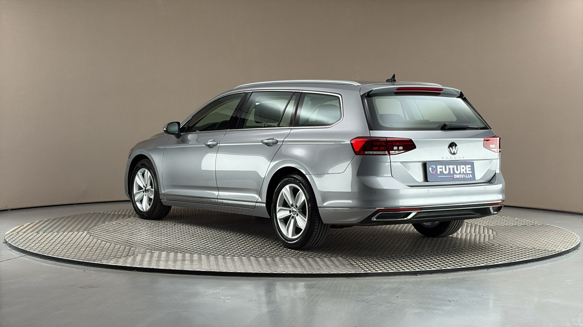 Volkswagen Passat - 2