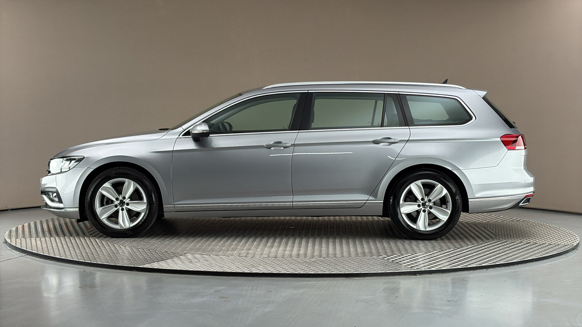 Volkswagen Passat - 4