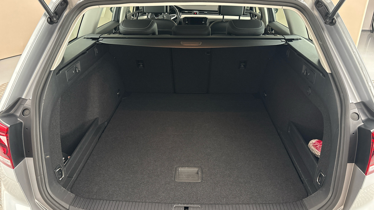 Volkswagen Passat - 17