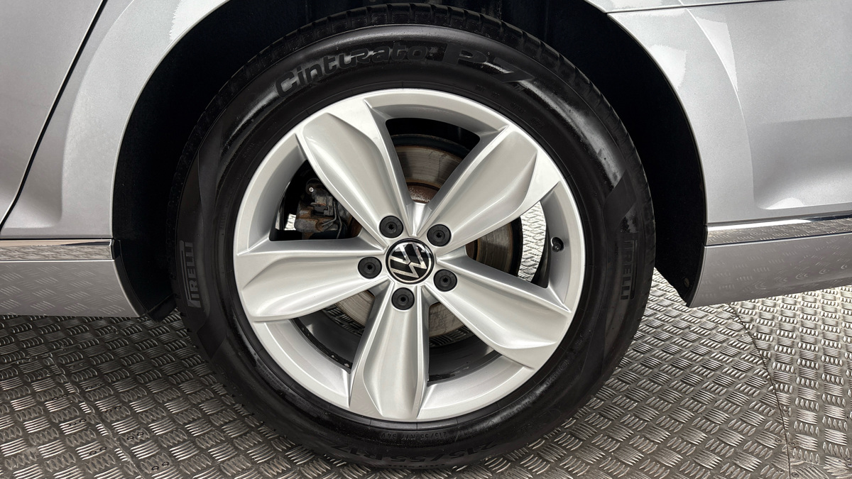 Volkswagen Passat - 19
