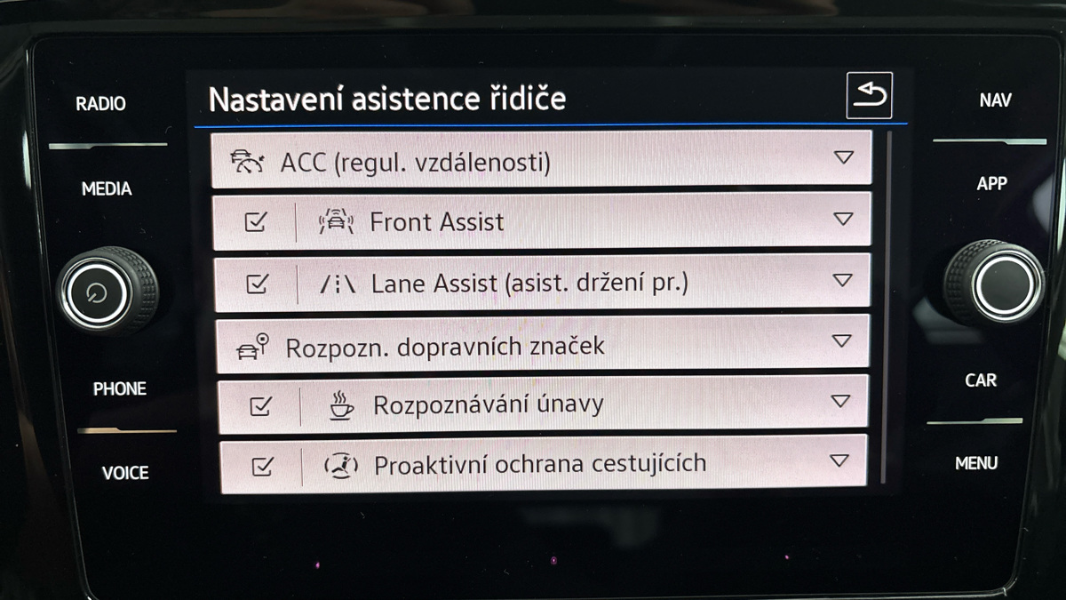 Volkswagen Passat - 25