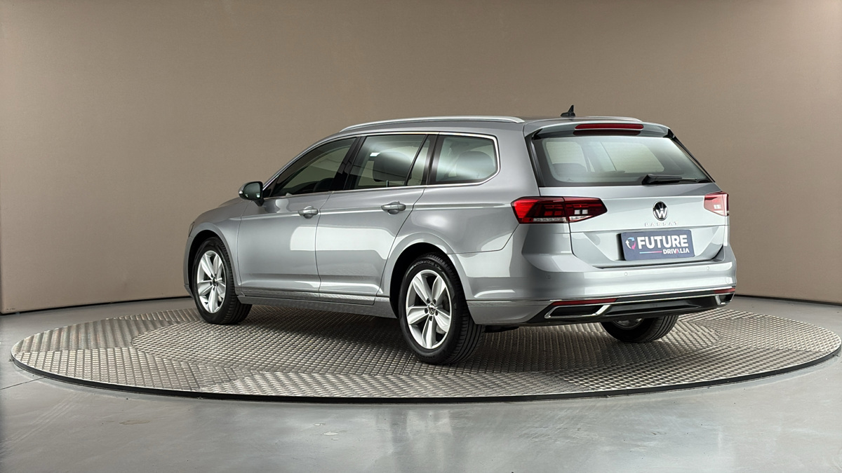 Volkswagen Passat - 2