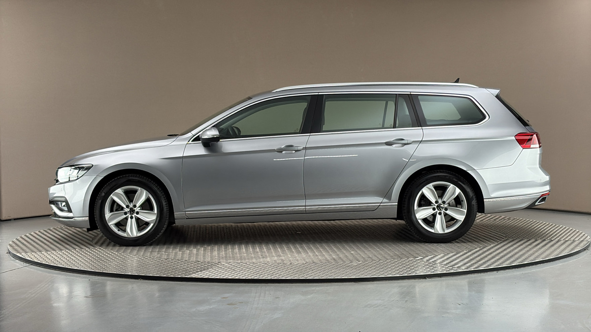 Volkswagen Passat - 4