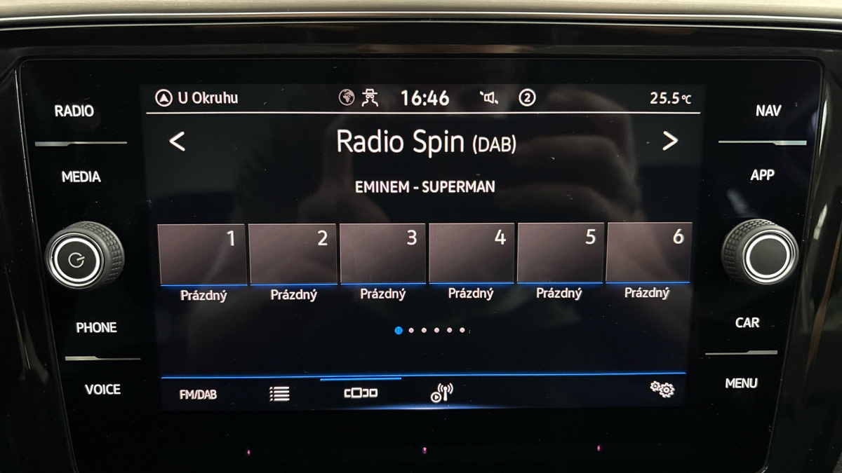 Volkswagen Passat - 11