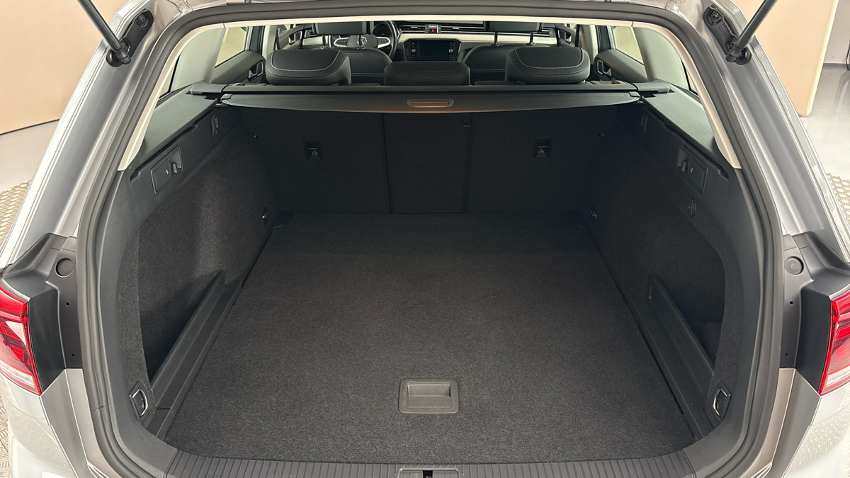 Volkswagen Passat - 17