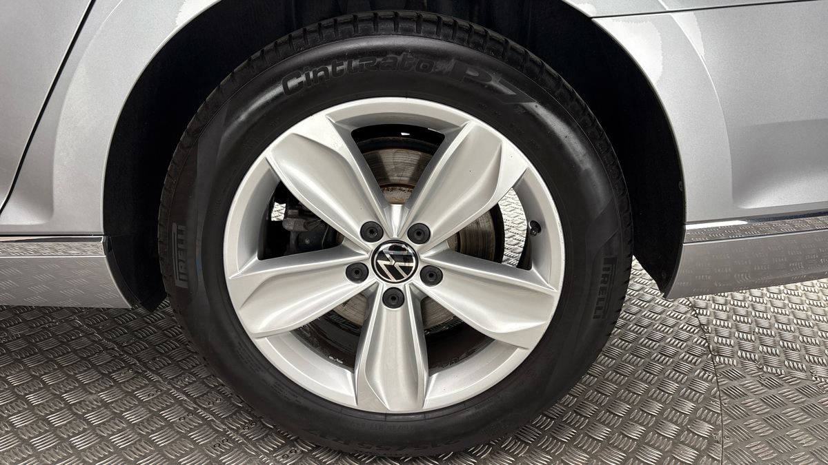 Volkswagen Passat - 19