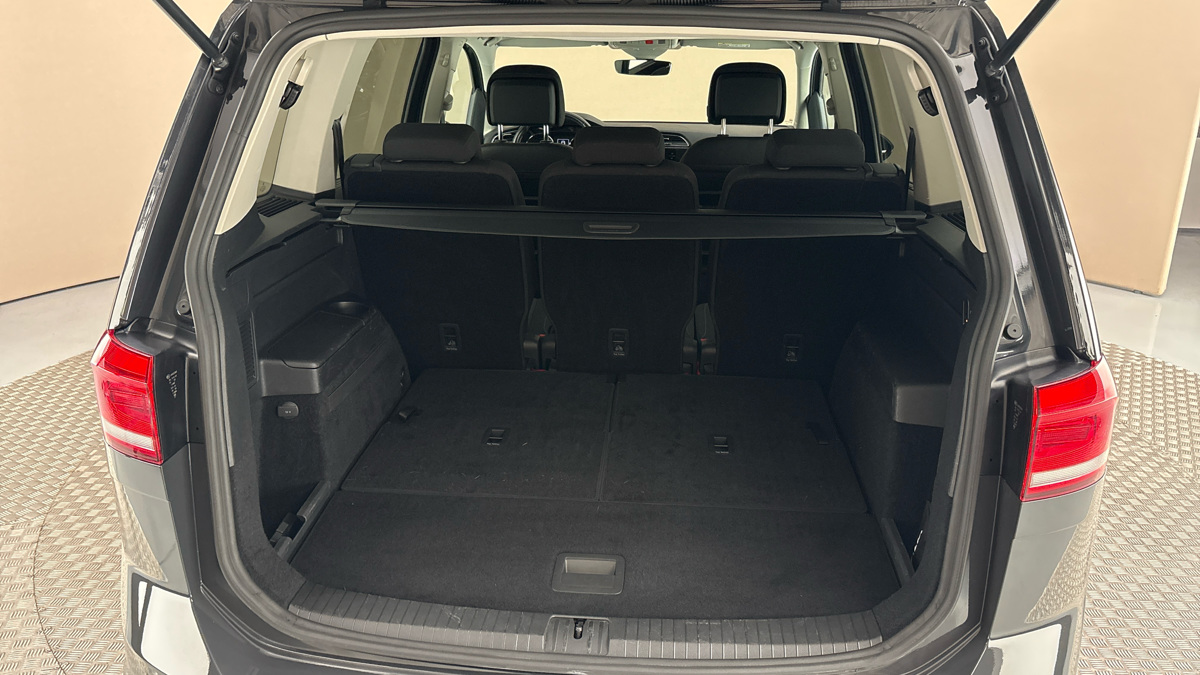 Volkswagen Touran - 17