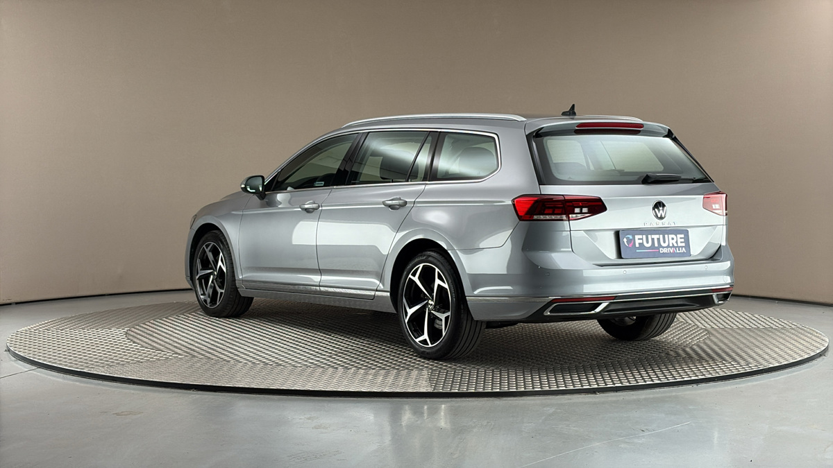Volkswagen Passat - 2