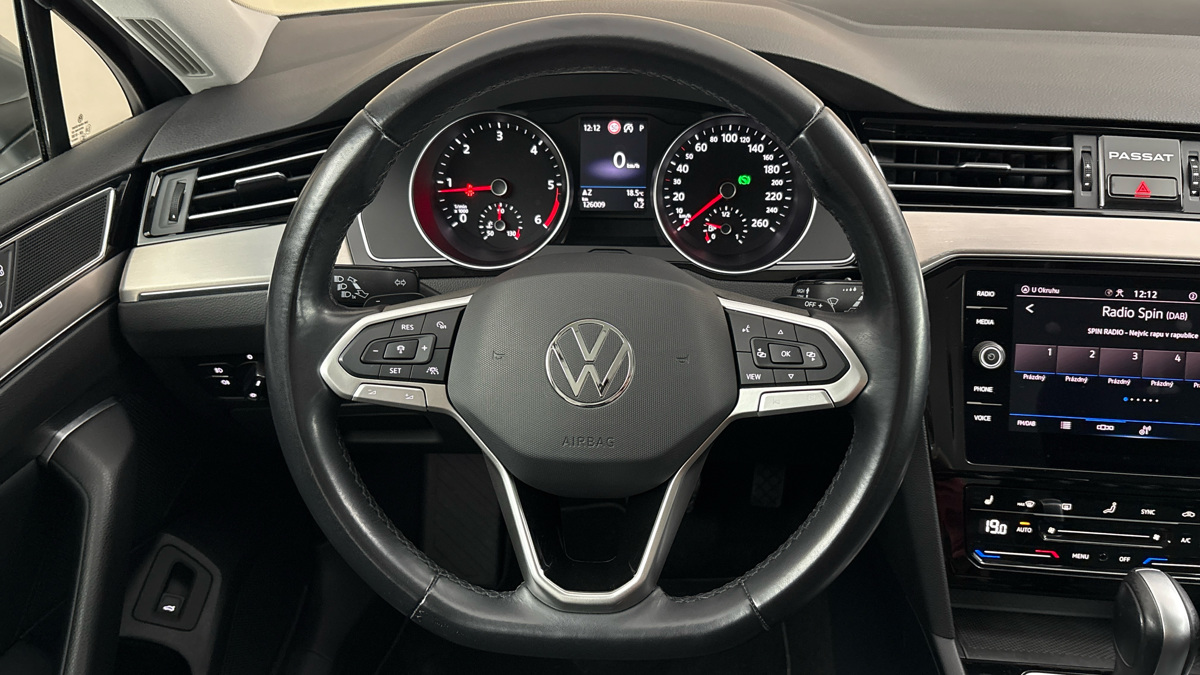 Volkswagen Passat - 9