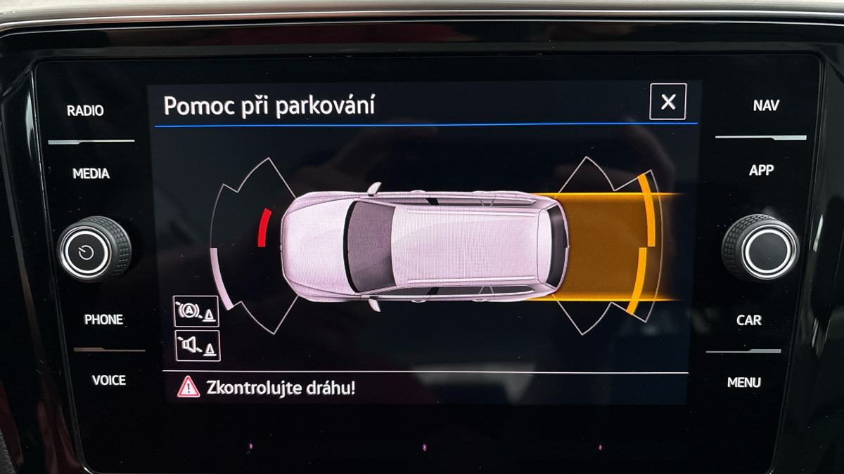 Volkswagen Passat - 12
