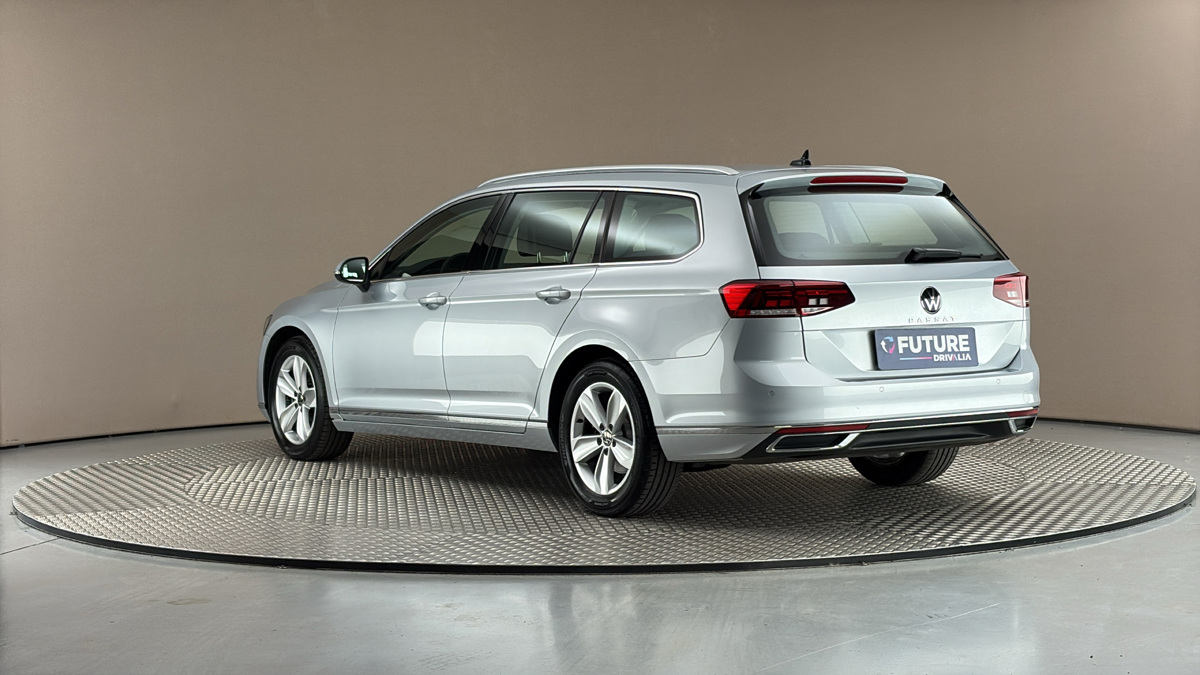 Volkswagen Passat - 2